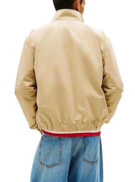Jaqueta Tommy Jeans Essential beige para homem.