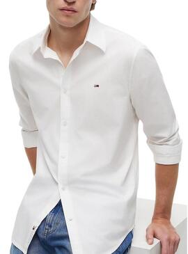 Camisa Tommy Jeans Popelín regular branco para homem.