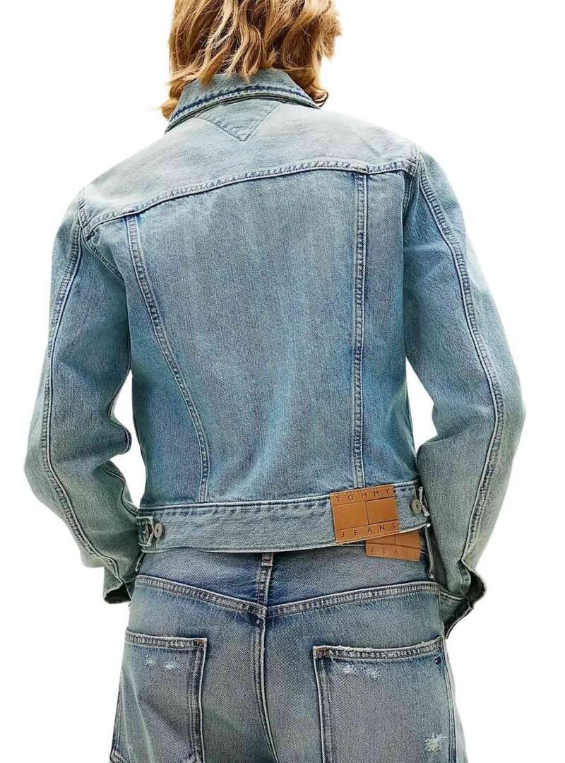 Jaqueta jeans Tommy Jeans Classic lavagem clara para mulher.