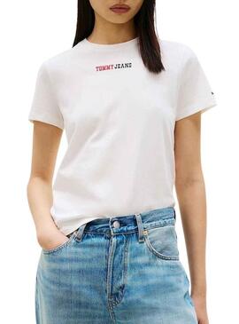 Camisa Tommy Jeans Essential logo branca para mulher.