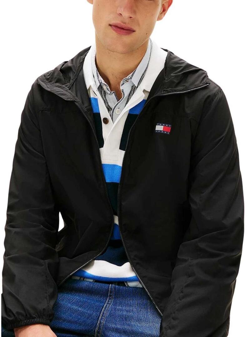 Jaqueta Tommy Jeans Outdoor Shell preta para homem.