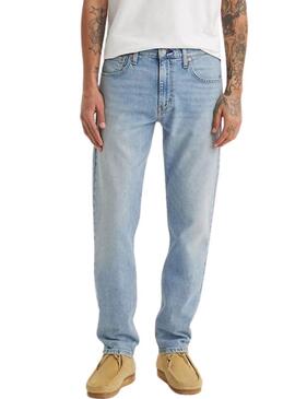 Calça jeans Levis 502 Taper azul para homem.
