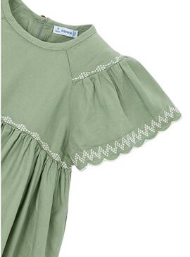 Vestido plissado verde da Mayoral para menina.