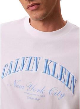 Camiseta Calvin Klein Jeans March branco para homem.