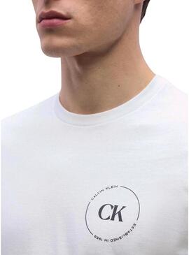 Camiseta Calvin Klein Jeans Circular logo branco para homem.