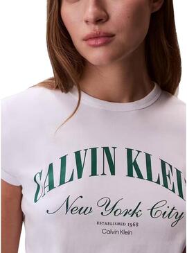 Camiseta Calvin Klein Jeans Graphic Logo branca para mulher