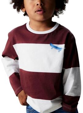 Camiseta Name It listrada marrom e branco com skate para menino.