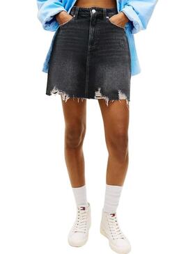 Saia curta Tommy Jeans Mom preta para mulher.