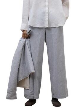 Calça Ecoalf Moss listrada azul e branca para mulher.