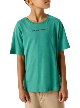 Camiseta Name It Benna estampado urbano verde para criança.