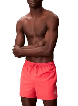 Calção Calvin Klein Jeans coral para homem.