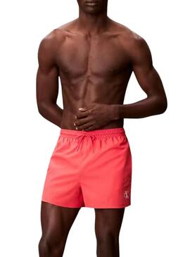 Calção Calvin Klein Jeans coral para homem.