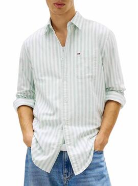 Camisa Tommy Jeans listrada em verde e branco para homem.