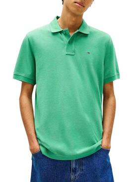 Camisa polo Tommy Jeans Essential verde para homem.