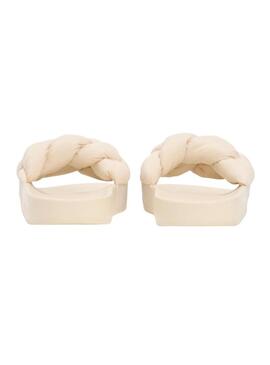 Chinelos Tommy Jeans de tiras trançadas bege para mulher.