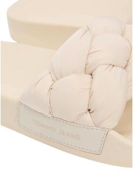 Chinelos Tommy Jeans de tiras trançadas bege para mulher.