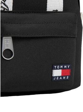 Mochila Tommy Jeans Essential mini preta para mulher.