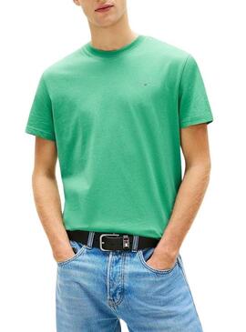 Camiseta Tommy Jeans Linear Chest verde para homem.