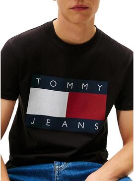 Camiseta Tommy Jeans Big Flag preta para homem.