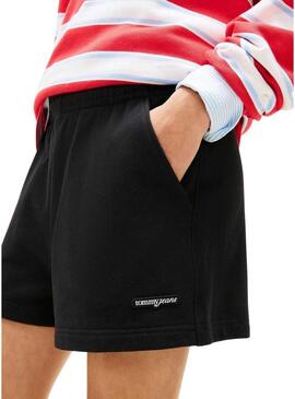 Shorts Tommy Jeans Script Label preto para mulher.