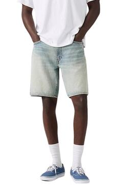 Bermuda jeans Levis 468 Loose azul claro para homem.