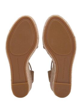 Alpargatas Tommy Hilfiger Webbing tostado com salto alto para mulher.