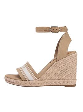 Alpargatas Tommy Hilfiger Webbing tostado com salto alto para mulher.