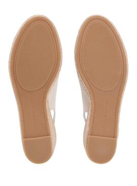 Alpercatas Tommy Hilfiger sem calcanhar aberto bege com cunha média para mulher.