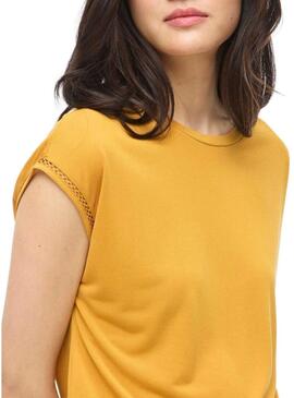 Camisa Vila Modala amarela para mulher.