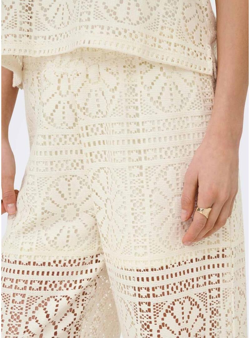 Calça branca de renda Only Llian para mulher.