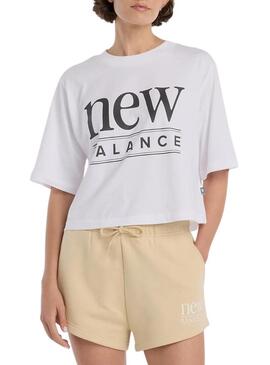Camiseta New Balance oversize branca para mulher.