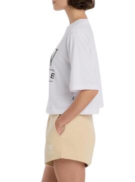 Camiseta New Balance oversize branca para mulher.