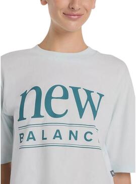 Camiseta New Balance oversize turquesa para mulher.
