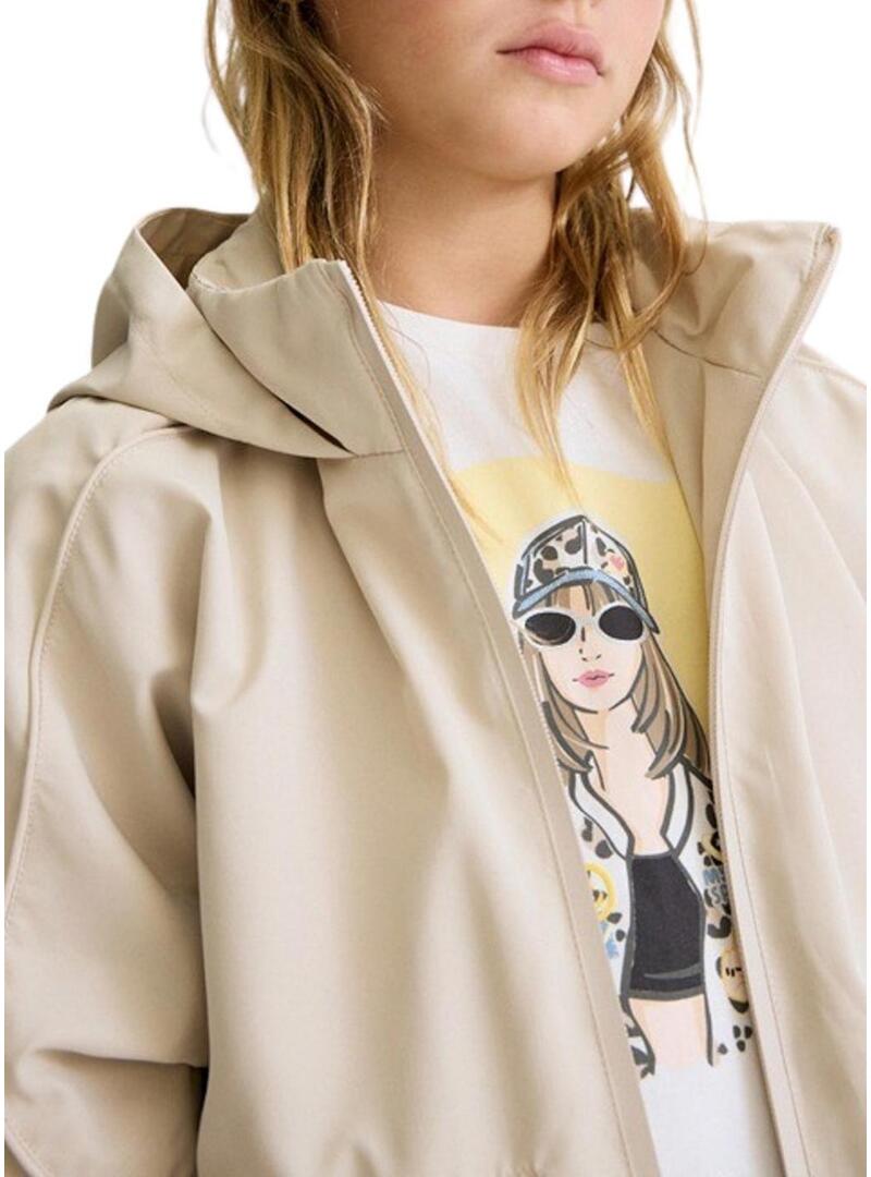 Casaco corta-vento beige da Mayoral para menina.