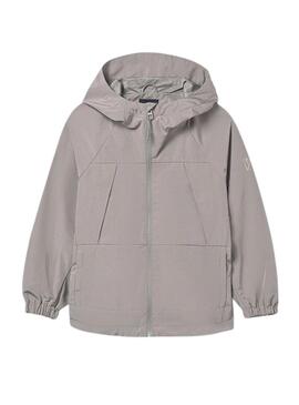Jaqueta Mayoral corta-vento cinza para menino.