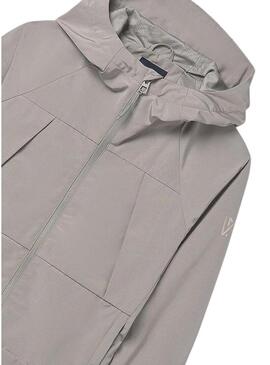 Jaqueta Mayoral corta-vento cinza para menino.