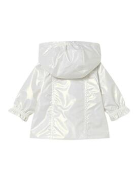 Corta-vento Mayoral reversível branco para recém-nascido.