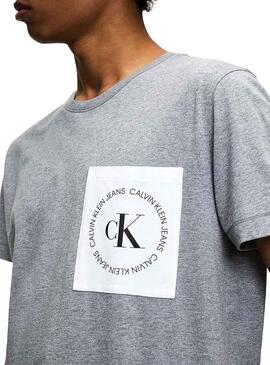 T-Shirt Calvin Klein Jeans Round Logo Cinza Homem